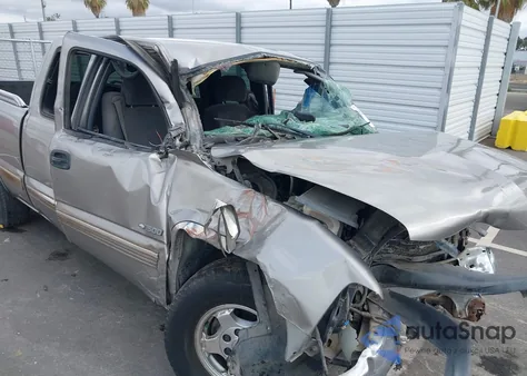 2001 Chevrolet Silverado 1500 Ls from USA, damaged, VIN 2GCEC19V911145755